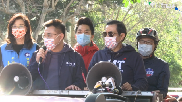 馬英九拜年發春聯 蔣萬安陪同人氣旺