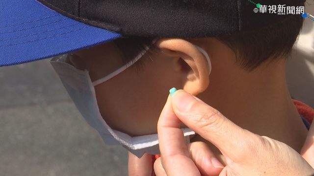 砂池玩耍小砂石卡耳道 童耳膜破裂