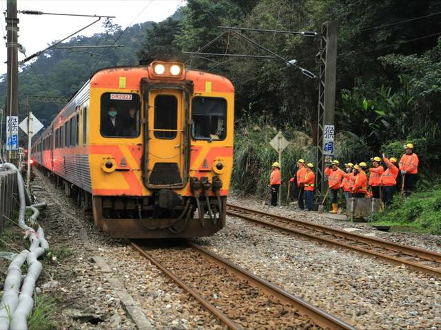 台鐵瑞芳-猴硐2/3完成搶修 提前恢復「雙向通車」