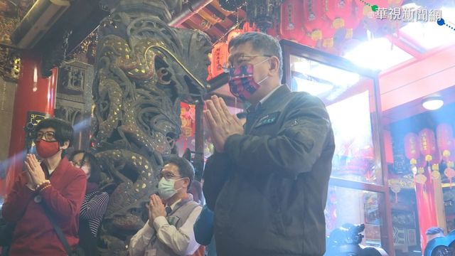 柯文哲赴慈祐宮上香 祈求消災除瘟