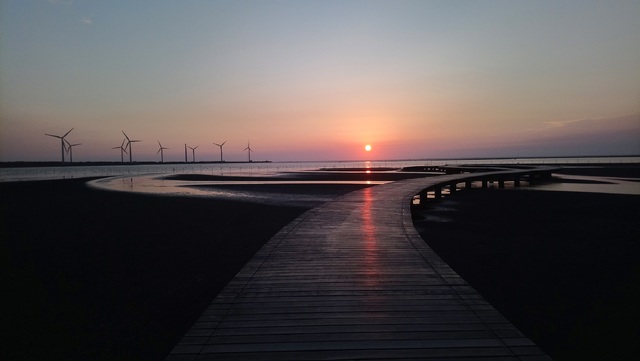 高美濕地木棧道春節管制「1進1出」最多900人