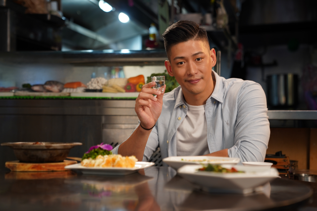 「籃球男神」陳孝榮成為首位情義馬祖高粱酒代言人