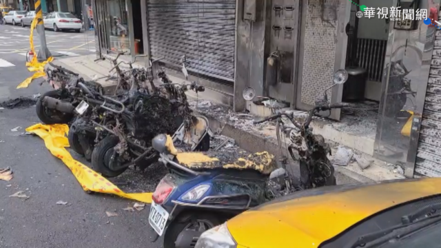 疑人為縱火 萬華補習班前6機車焚毀