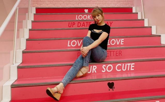 領女性身分證！ 小A辣揮別32年「黃柏軒」改新名