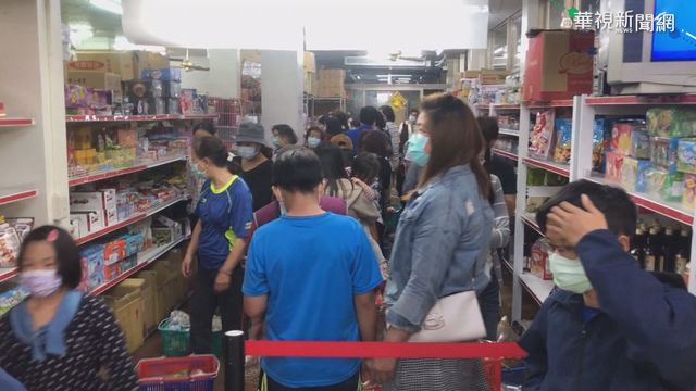 屏東老字號餅乾工廠 採買年貨排長龍