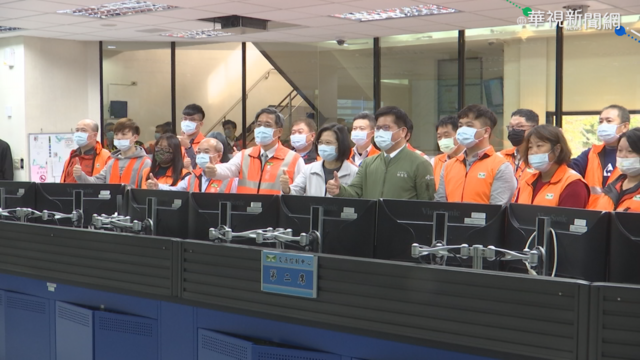 小年夜返鄉潮 蔡英文視察高公局!