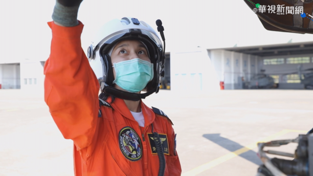 水下作業大隊首位女兵 兄妹情深默契佳