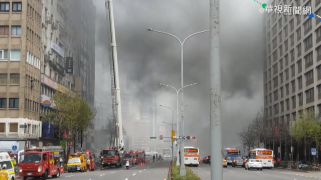 北市東區大樓火警! 火舌竄燒濃煙密布