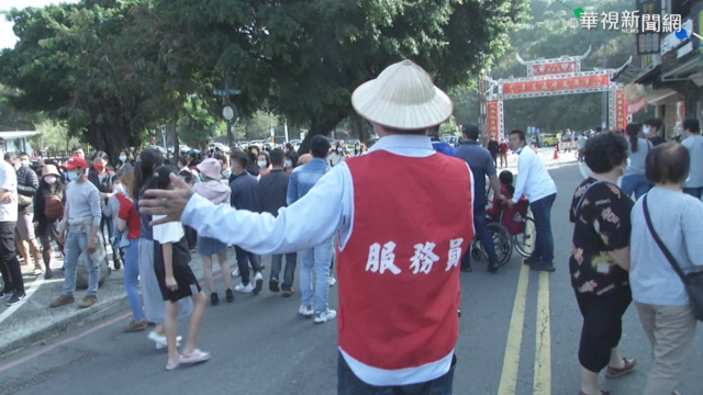 走春人潮多! 蓮池潭.新樂街市集人流管制