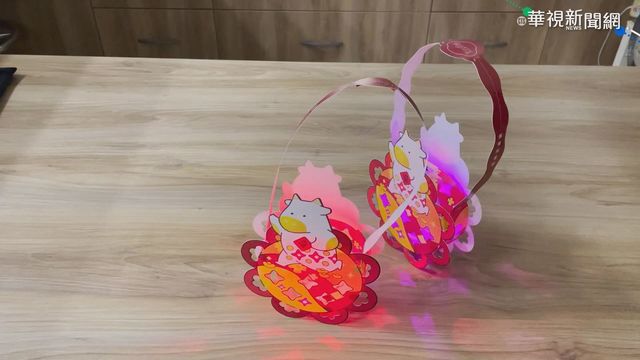 高雄牛年小提燈 ｢牛揹揹｣時尚亮相