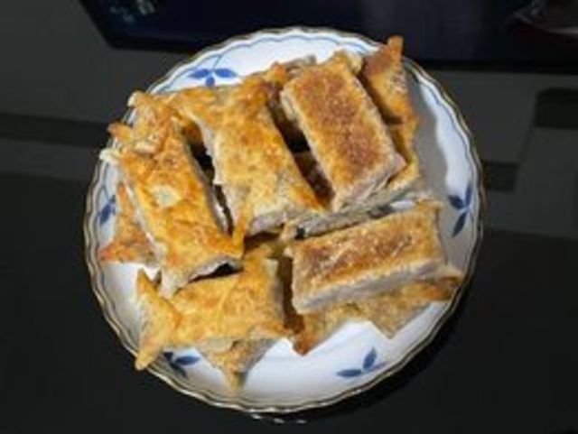 (網友分享的年糕包餛飩皮，翻攝自臉書社團「爆廢1公社」)