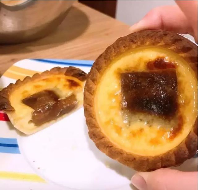 (網友分享的年糕蛋撻，翻攝自臉書社團「爆廢1公社」)