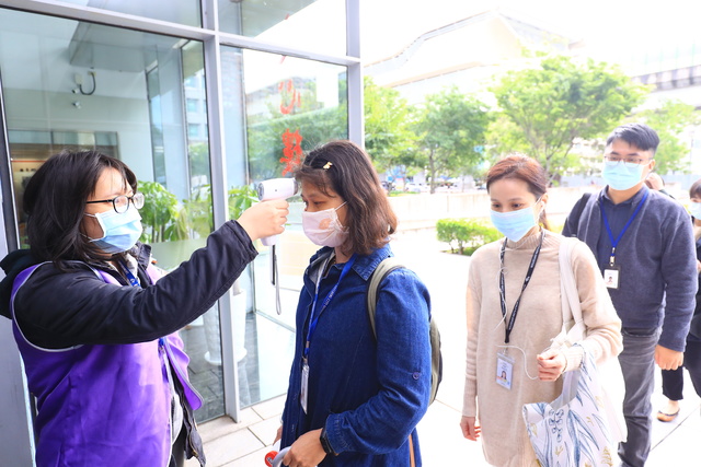 保障民眾洽公安全 盧秀燕：門禁人員應納疫苗接種對象