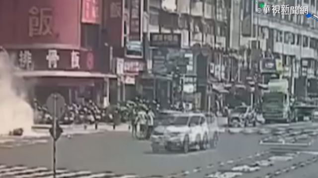 汽機車擦撞 騎士噴飛.機車燒成火球