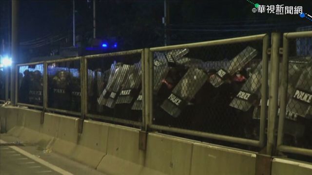 泰反政府示威再起 警水炮.催淚彈驅離