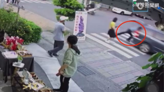 圖方便未拔車鑰匙 攤販轎車遭竊