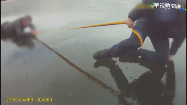 民眾掉進結冰河 烏克蘭警英勇救4人