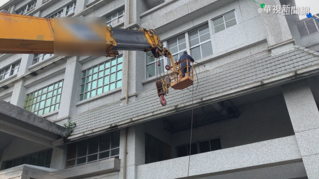 危險! 清潔員高空洗外牆無安全裝備