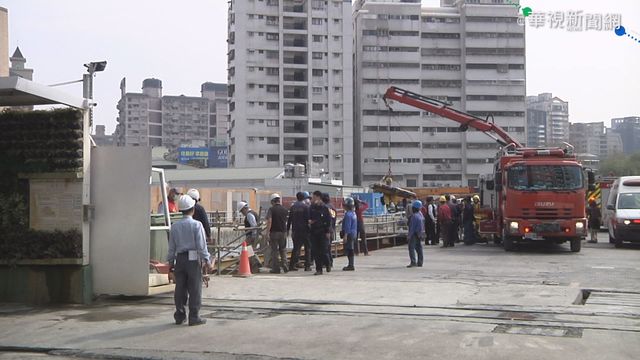 高雄建築工地鋼筋塌 工人受困1死4傷