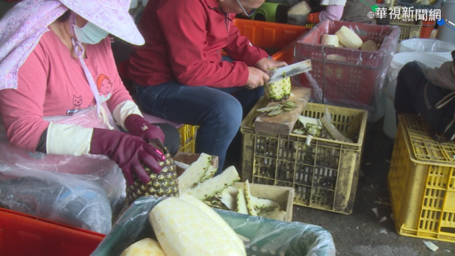 高手在民間 雲林阿嬤削鳳梨1顆僅30秒