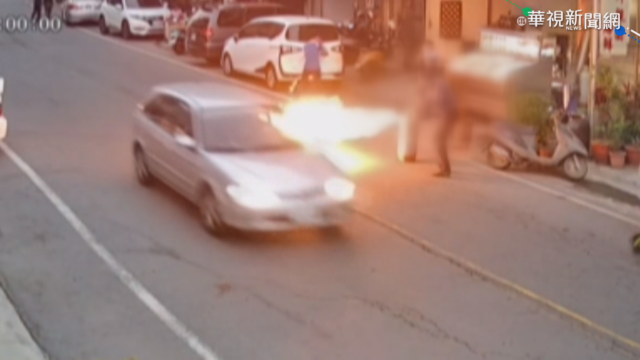 桶裝瓦斯疑外洩噴火 老闆徒手關氣閥