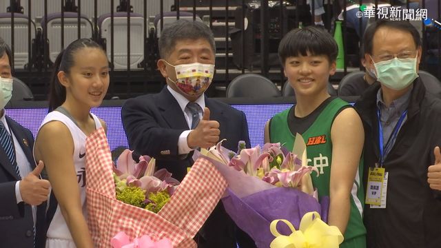 HBL四強賽開打 資深球迷陳時中開球