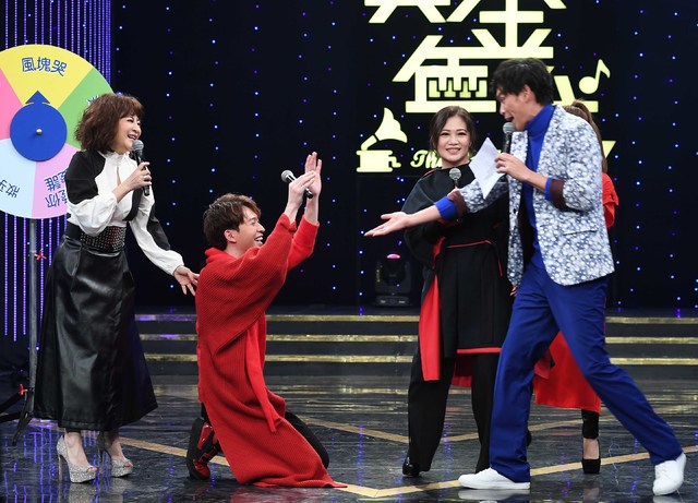 歌后黃妃和師弟妹上《黃金年代》展默契 李子森卻不停落漆