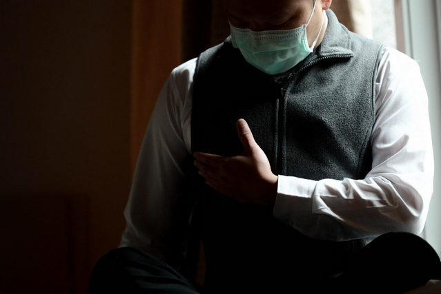 長拳頭大腫塊、乳頭頻滲血... 54歲男確診罹乳癌