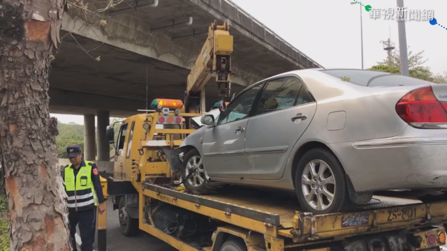汽車下國道自撞路樹! 家族出遊1死3傷