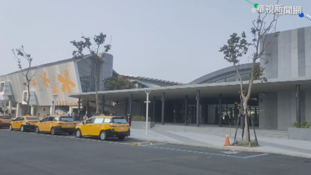 公廁屋頂玻璃反光變鏡子 如廁恐走光