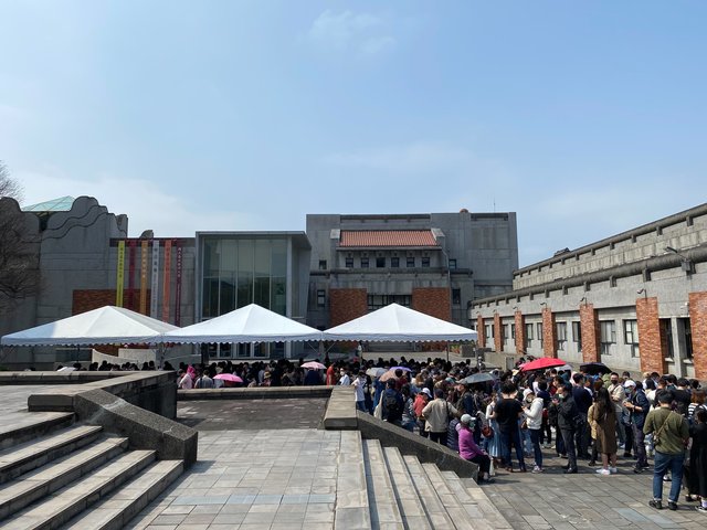 《奈良美智特展》塞爆要排3小時！文總急公告「暫緩前往」