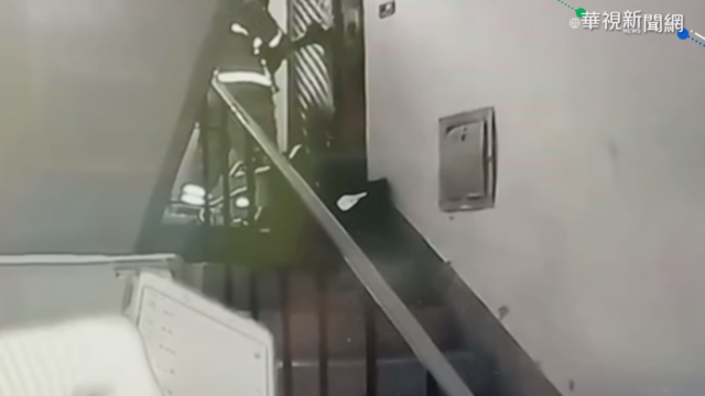 拿錯鑰匙女嬰遭反鎖 外公求救警消破門