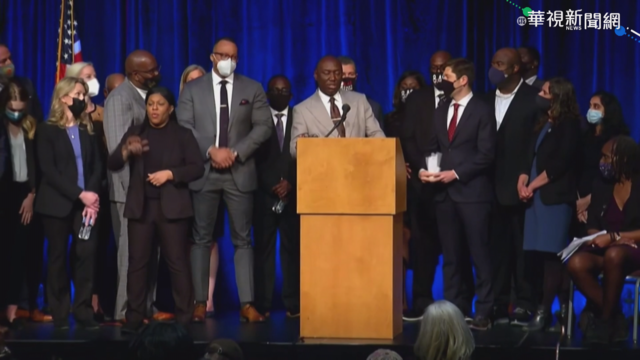 美警跪壓非裔男 政府願付7.6億和解