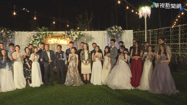 紫藤花.星空下 15對新人完成浪漫婚禮