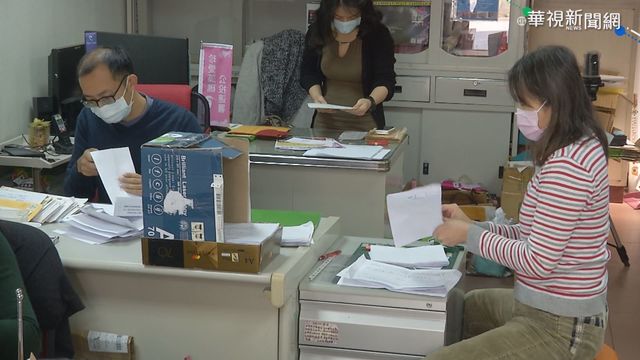 藻礁公投收70萬連署 500箱送台北暫存