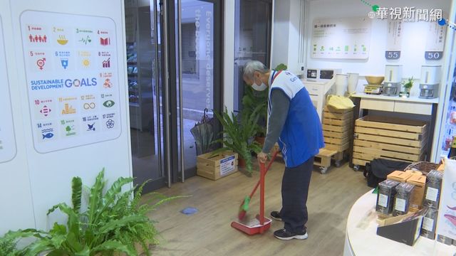 失智症長者當｢一日店長｣ 減緩退化