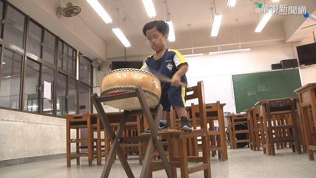 罹侏儒症僅95公分 他譜精彩生命樂章