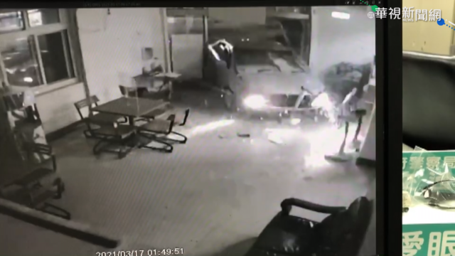 疑精神不佳! 駕駛失控撞派出所 輕傷送醫