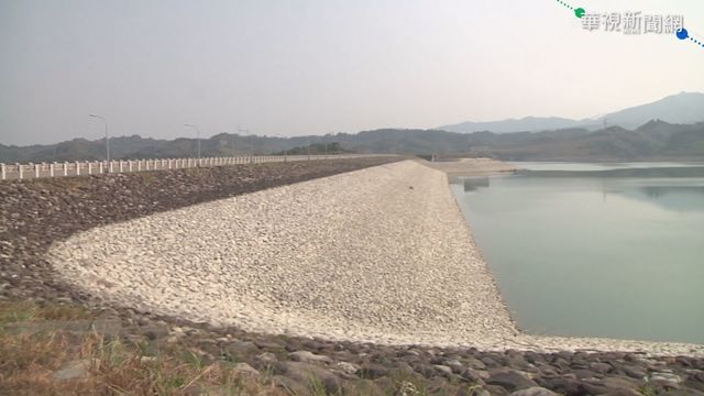4個月沒下雨 湖山水庫露出｢黑白石｣