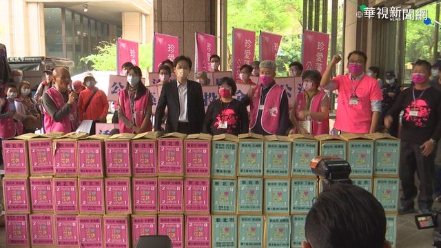 藻礁公投連署70萬份 環團送抵中選會