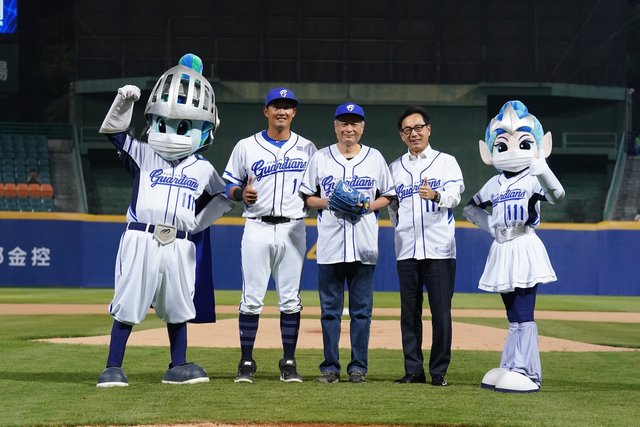 富邦悍將主場開幕戰 李安開球同樂!