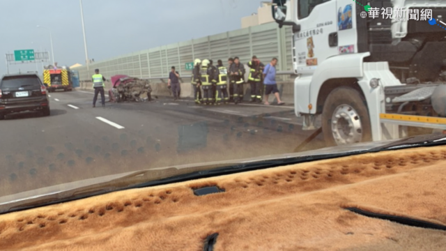 西濱混凝土車撞轎車 3人燒死車內