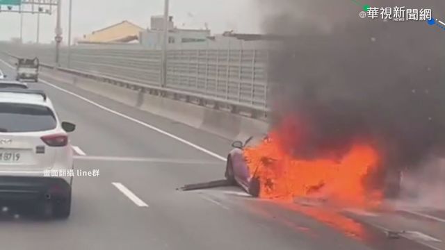 西濱快速道火燒車 1大1小成焦屍