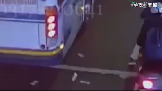 騎士包包拉鍊沒關! 2.9萬紙鈔滿天飛