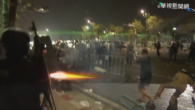 曼谷千人反君主示威 警民衝突30傷