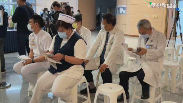 花蓮慈濟開打AZ 院長率20人接種
