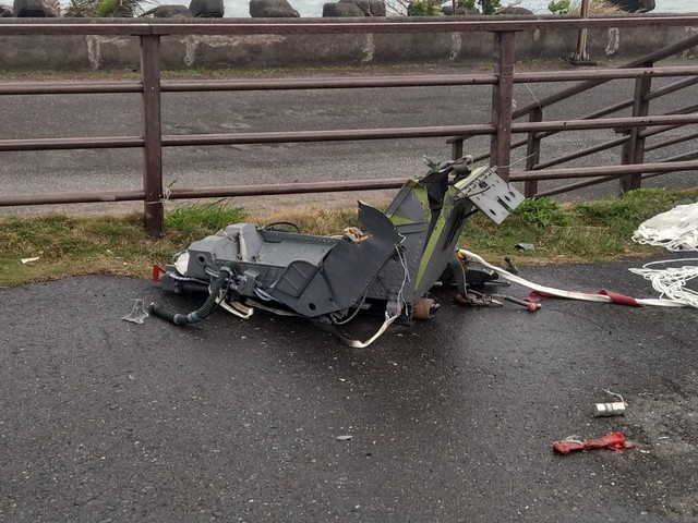 快訊》F-5E戰機相撞墜海2飛官失聯 警尋獲「傘具連座椅」