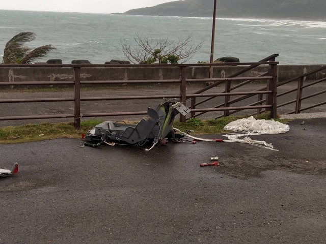 恆春警方尋獲1具傘具連座椅（國搜中心提供）