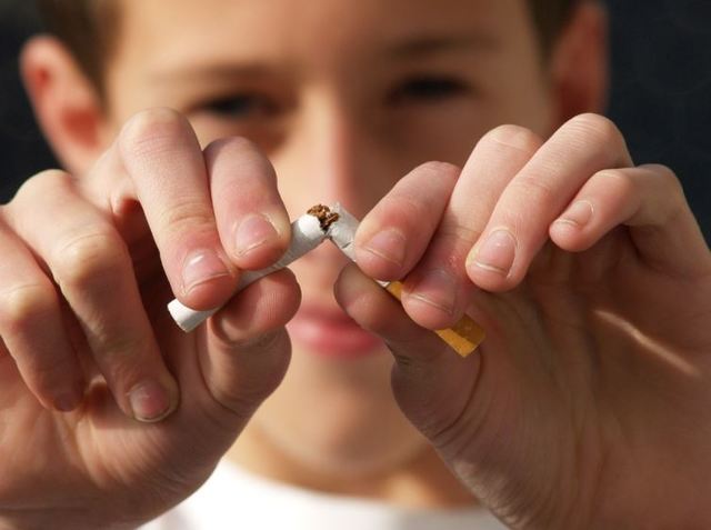 家人吸菸推哪台空氣清淨機？醫秒答「兩字」全場狂讚