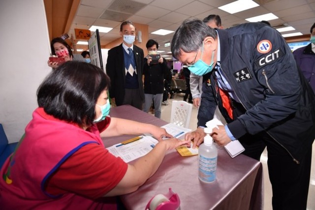 北市730名醫護接種AZ疫苗 1人輕微頭暈、體溫升高